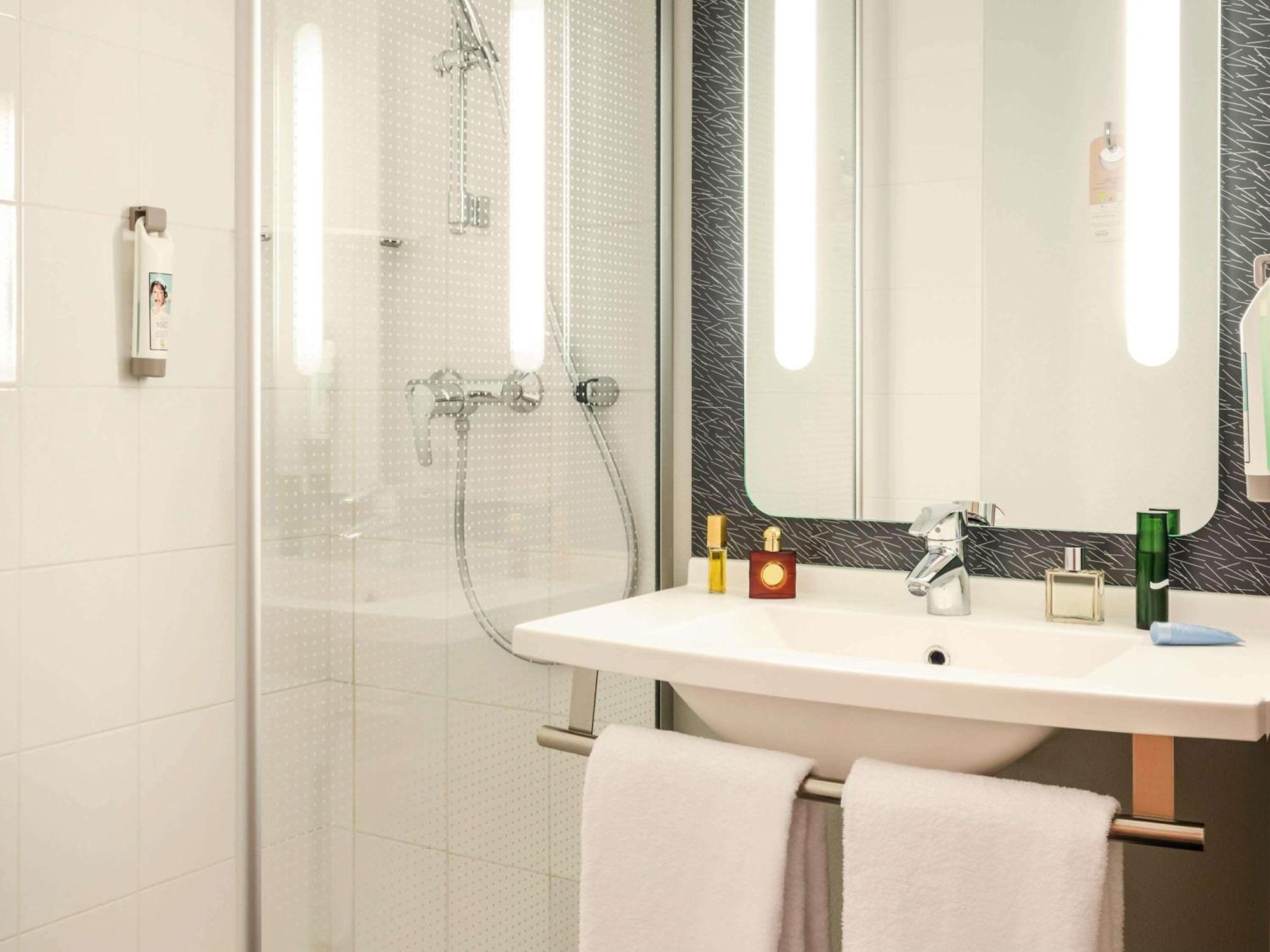 Chambre Double Standard avec 1 Lit Double et 1 Lit Simple Lit - Non-Fumeurs